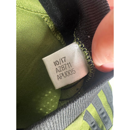 Étiquette d'authenticité avec code Adidas AZ8711 prouvant l'originalité du maillot
