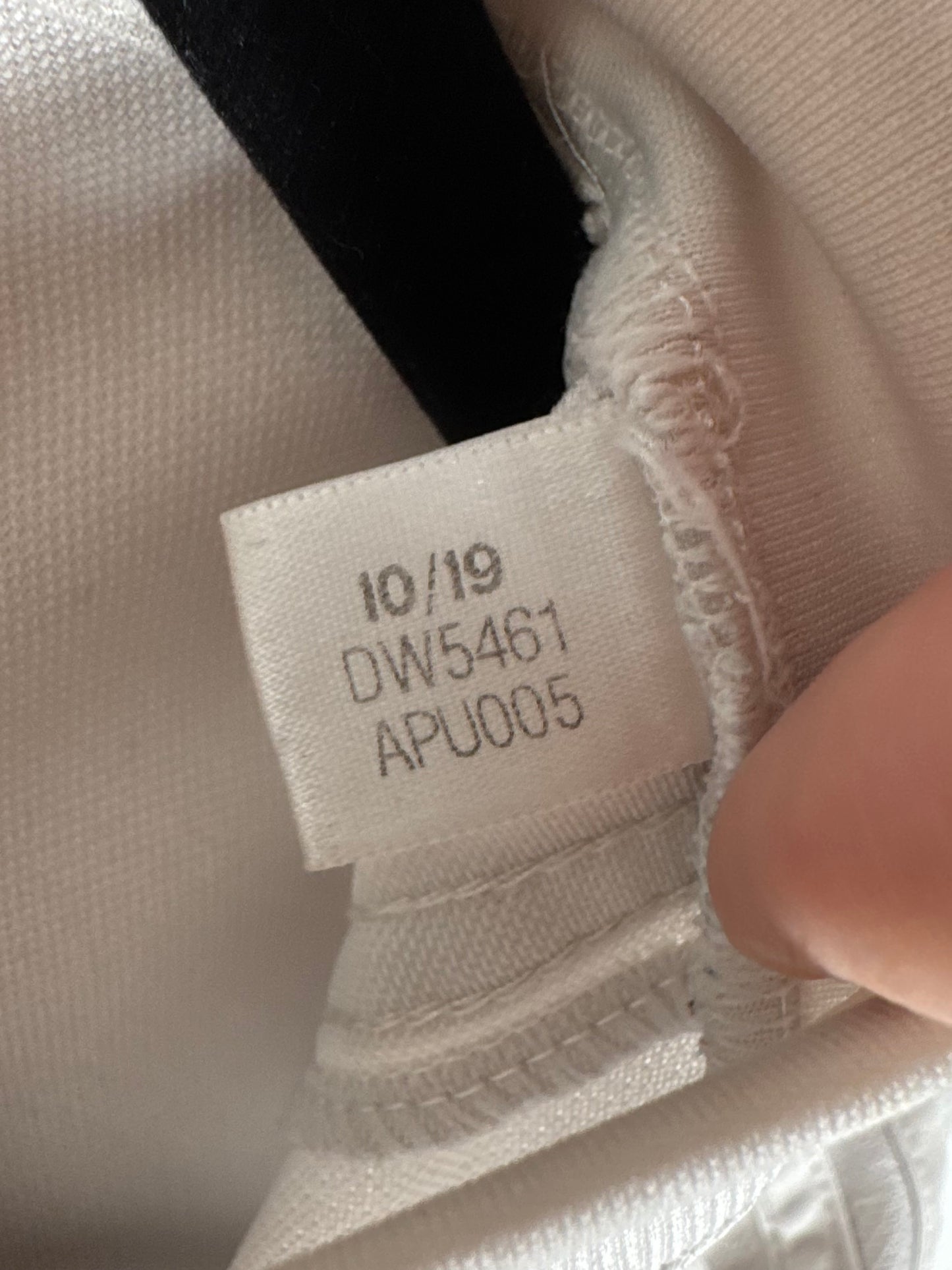 Étiquette d'authenticité avec code Adidas DW5461 prouvant l'originalité du maillot