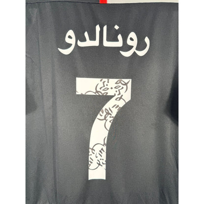 Détail de la typographie rare du flocage en calligraphie arabe sur le numéro 7 de Cristiano Ronaldo