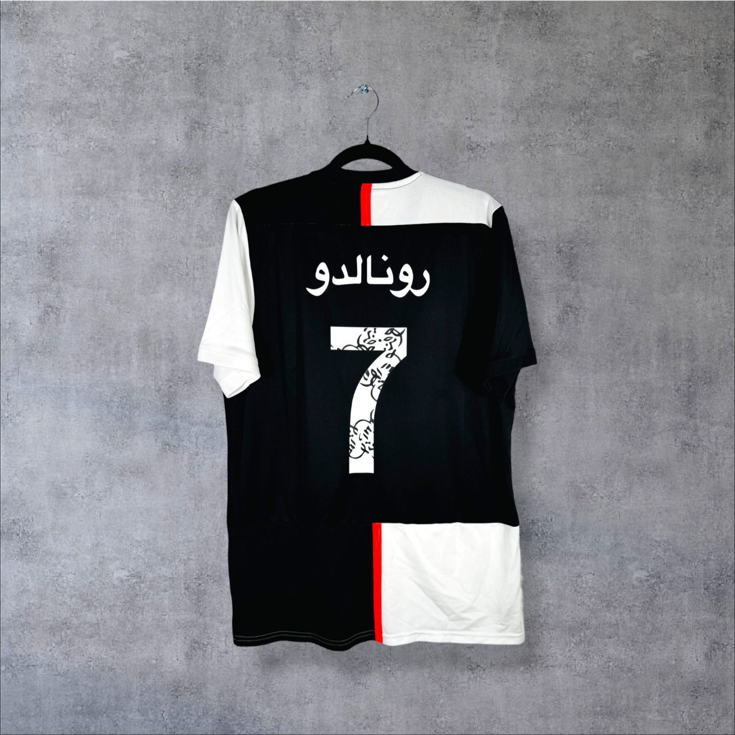 Flocage spécial Édition Riyadh en calligraphie arabe Ronaldo numéro 7 sur maillot Juventus 2019-2020 Domicile