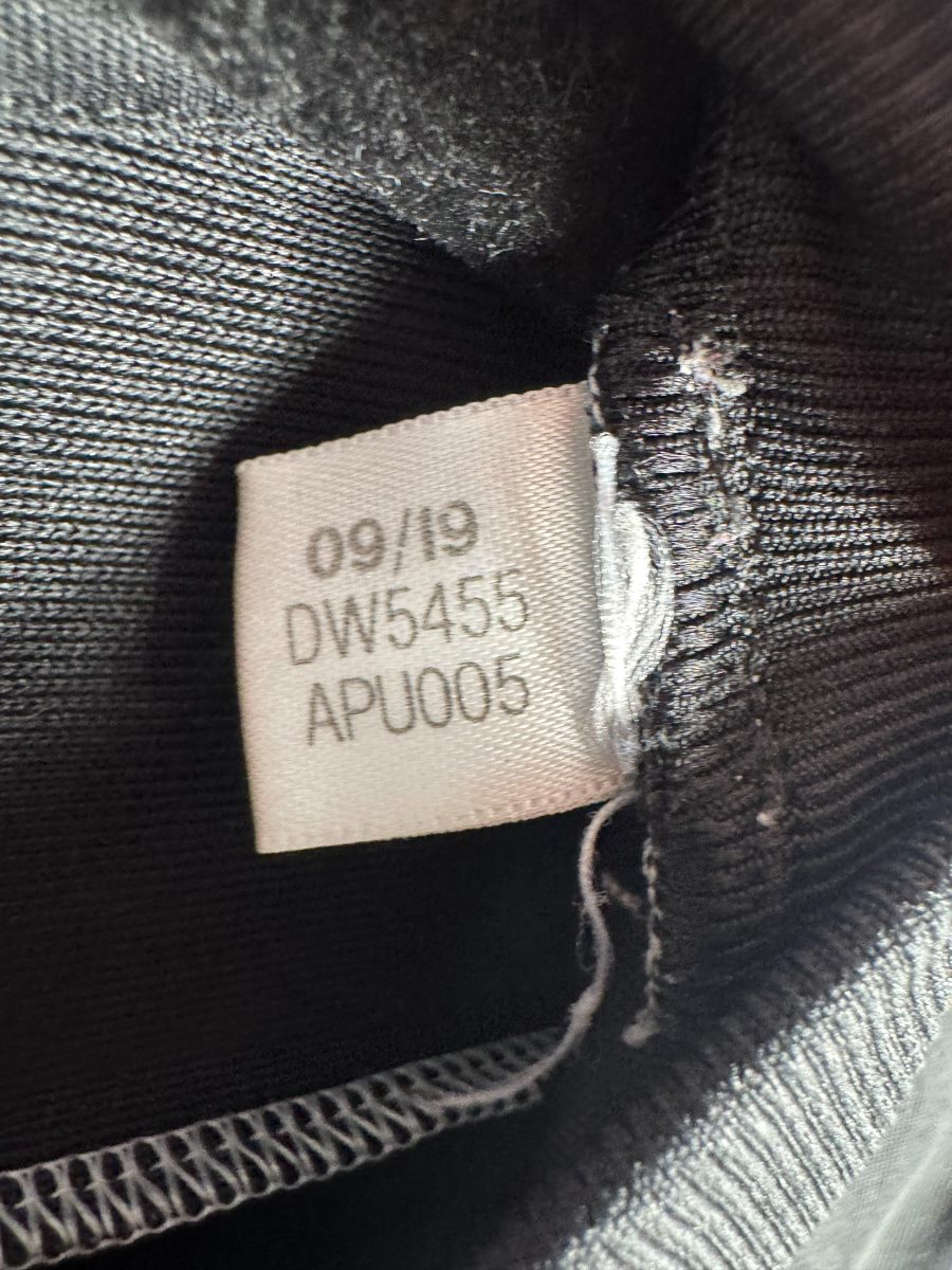 Étiquette intérieure adidas du maillot Juventus 2019-2020 : date 09/19 et référence DW5455