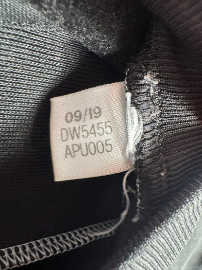 Étiquette intérieure adidas du maillot Juventus 2019-2020 : date 09/19 et référence DW5455
