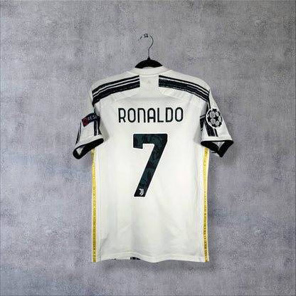 Dos du maillot Juventus 2020-2021 domicile avec flocage Ronaldo N°7 et patch Ligue des Champions