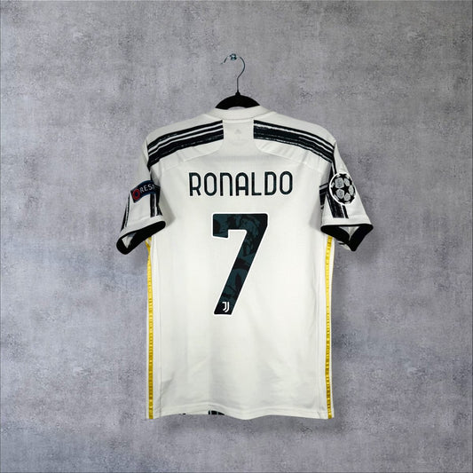Dos du maillot Juventus 2020-2021 domicile avec flocage Ronaldo N°7 et patch Ligue des Champions