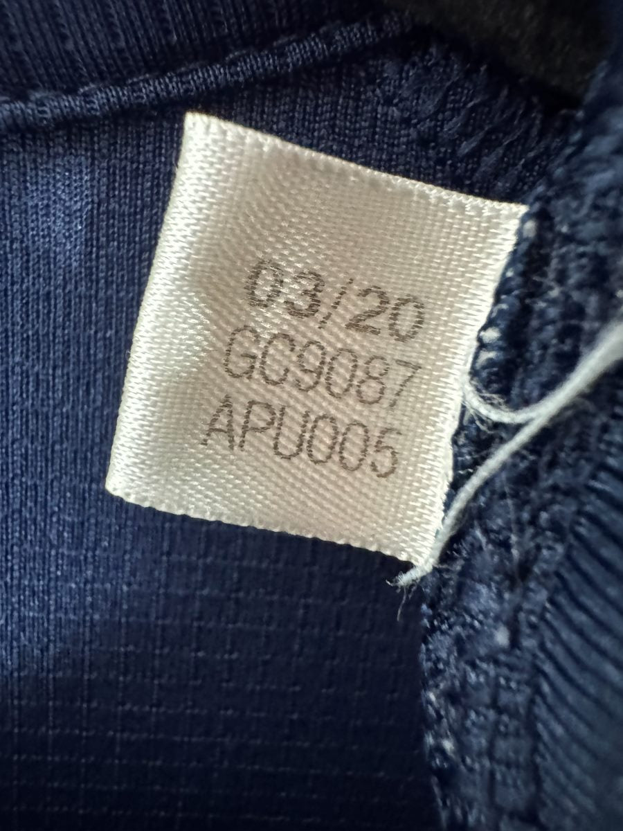 Étiquette intérieure adidas du maillot Juventus 2020-2021 : date 03/20 et référence GC9087