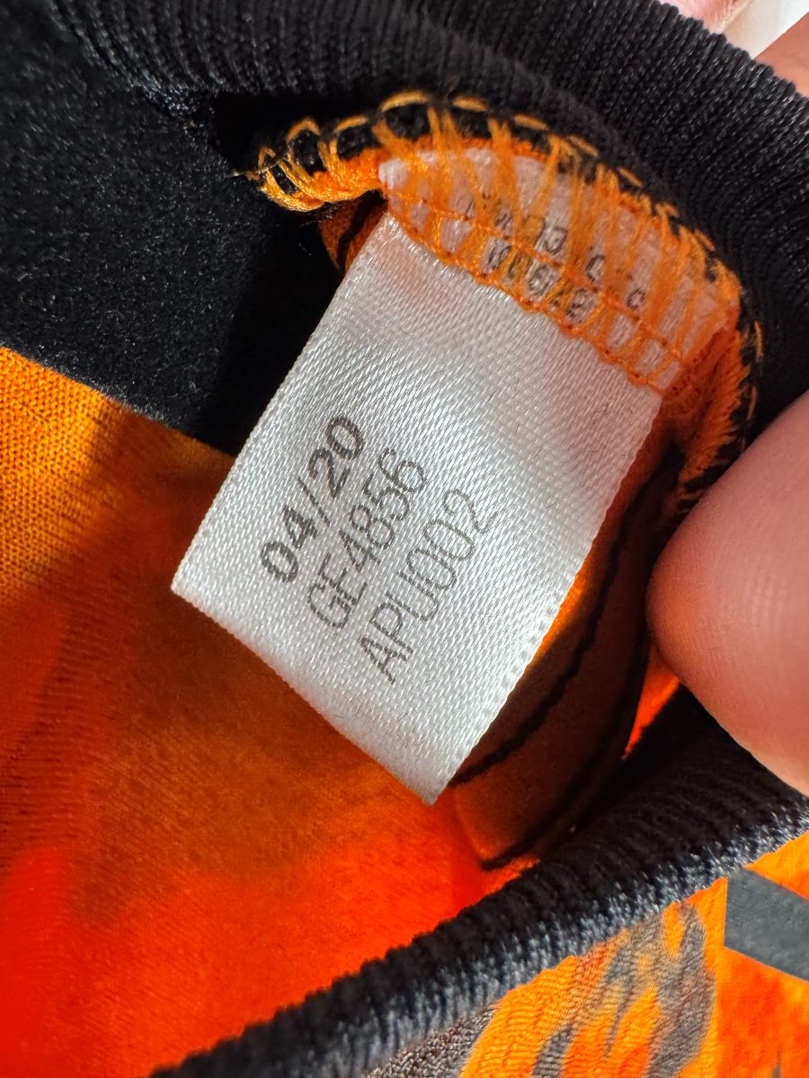 Étiquette intérieure adidas du maillot Juventus 2020-2021 third, référence GE4856 datée 04/20