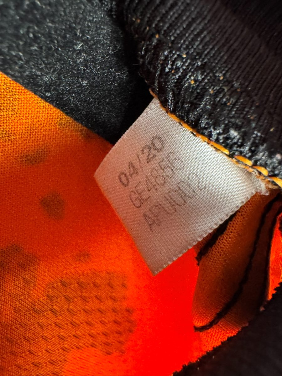 Étiquette adidas GE4856 datée 04/20 maillot Juventus third 2020-2021