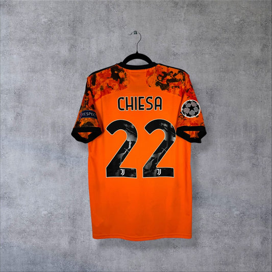 Dos du maillot Juventus 2020-2021 third orange avec flocage Chiesa N°22 et patchs Ligue des Champions et RESPECT