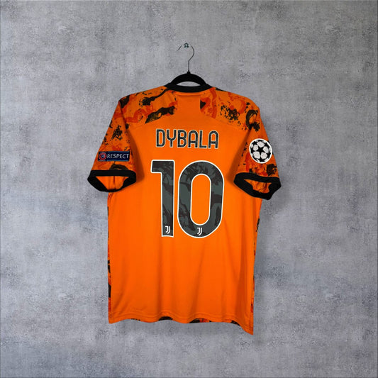 Dos du maillot Juventus 2020-2021 third orange avec flocage Dybala N°10 en police UEFA, patch starball et patch RESPECT