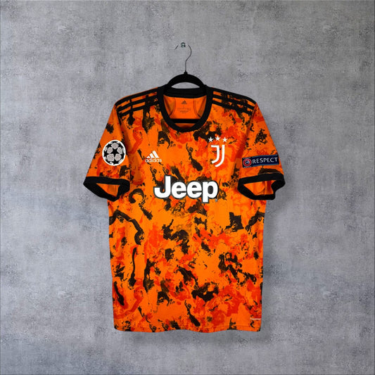 Face du maillot Juventus 2020-2021 third orange et noir adidas AEROREADY avec sponsor Jeep blanc et logo J des Bianconeri