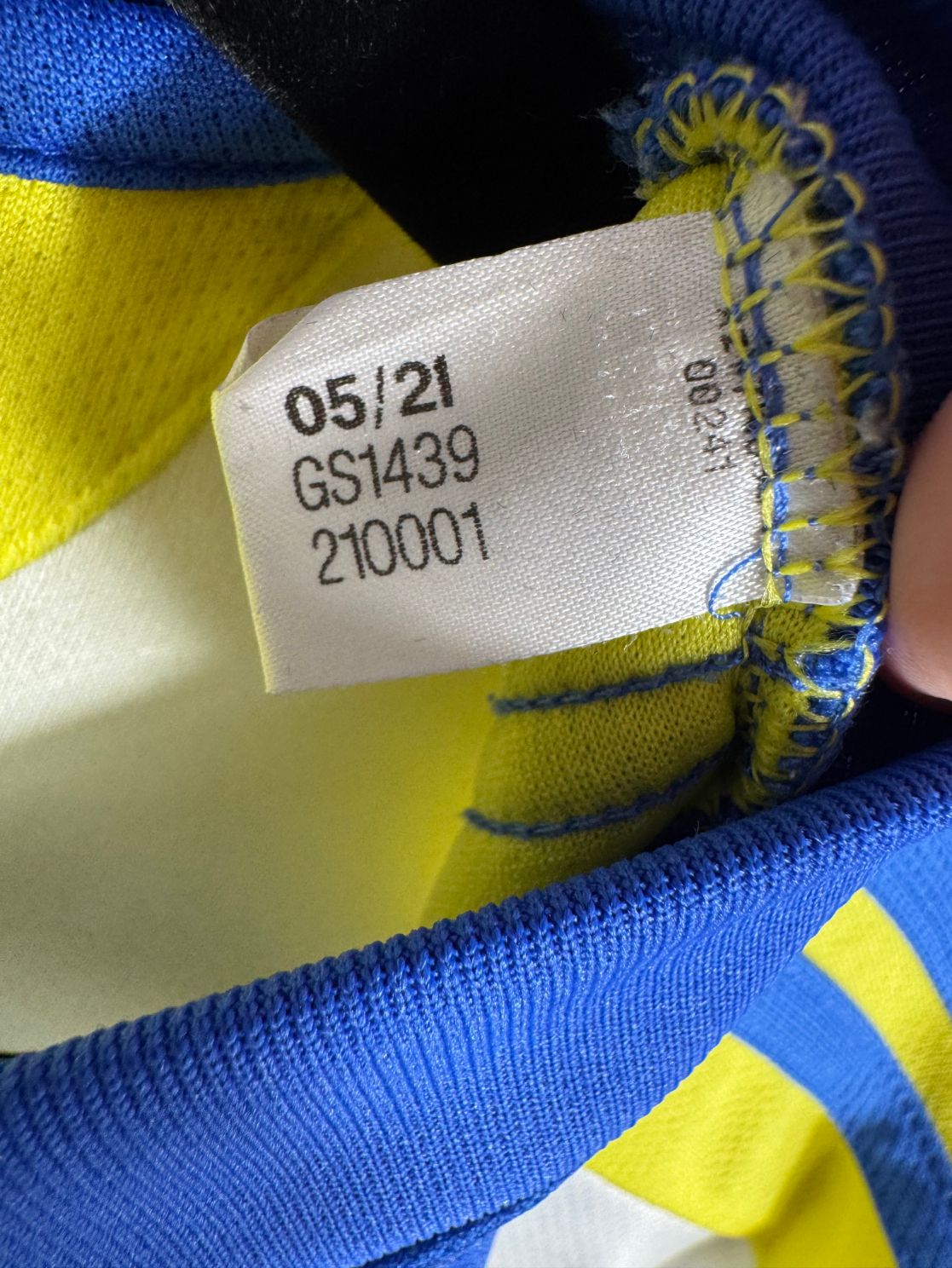 Étiquette d'authenticité avec code Adidas GS1439 prouvant l'originalité du maillot