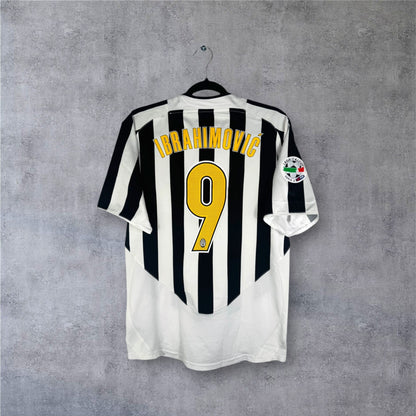 Dos du maillot Juventus rayé taille S avec flocage jaune IBRAHIMOVIC 9.