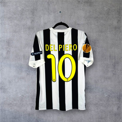Flocage officiel jaune DEL PIERO numéro 10 et patchs Ligue des Champions sur maillot Juve.