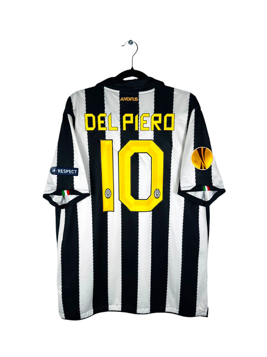 Dos du maillot Juventus 2011 à rayures zigzag avec flocage noir DEL PIERO 10 et patch Europa League.