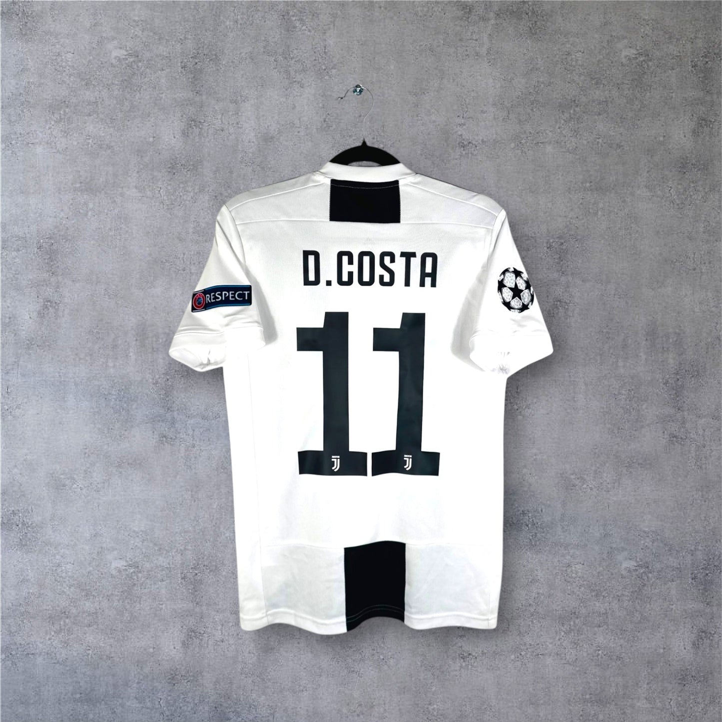 Flocage officiel D.COSTA numéro 11 et patchs Ligue des Champions sur maillot Juve.