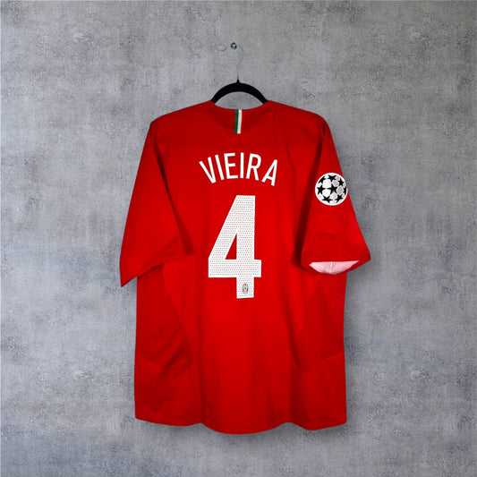 Dos du maillot Juventus rouge 2006 avec flocage VIEIRA 4 et patch LDC.