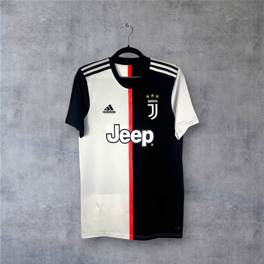Vue de face du maillot Juventus 2019/20 moitié noir moitié blanc avec ligne rose.