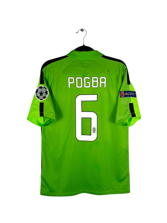 Dos du maillot vert Juventus avec flocage POGBA 6 et patchs Ligue des Champions.