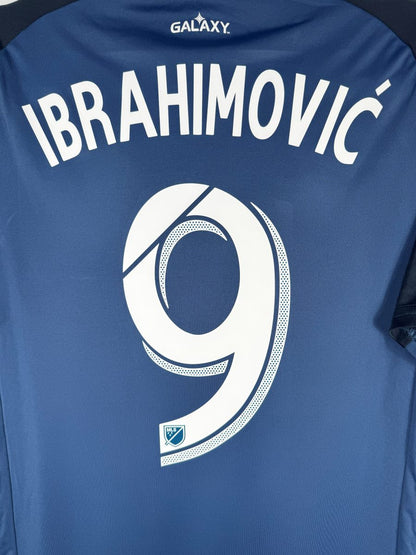 Détail flocage Ibrahimović 9, maillot LA Galaxy extérieur 2019-2020