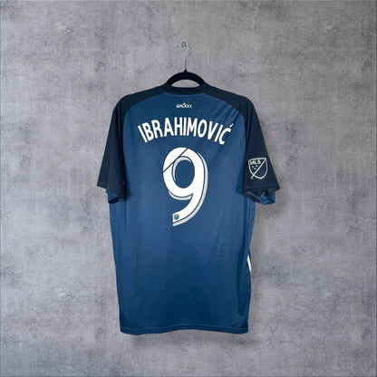 Maillot LA Galaxy 2019-2020 extérieur adidas bleu marine, dos floqué Ibrahimović 9 et logo MLS sur la manche