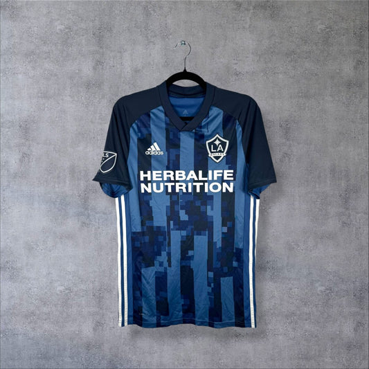 Maillot LA Galaxy extérieur 2019-2020 adidas de face, motif pixel bleu, sponsor Herbalife Nutrition