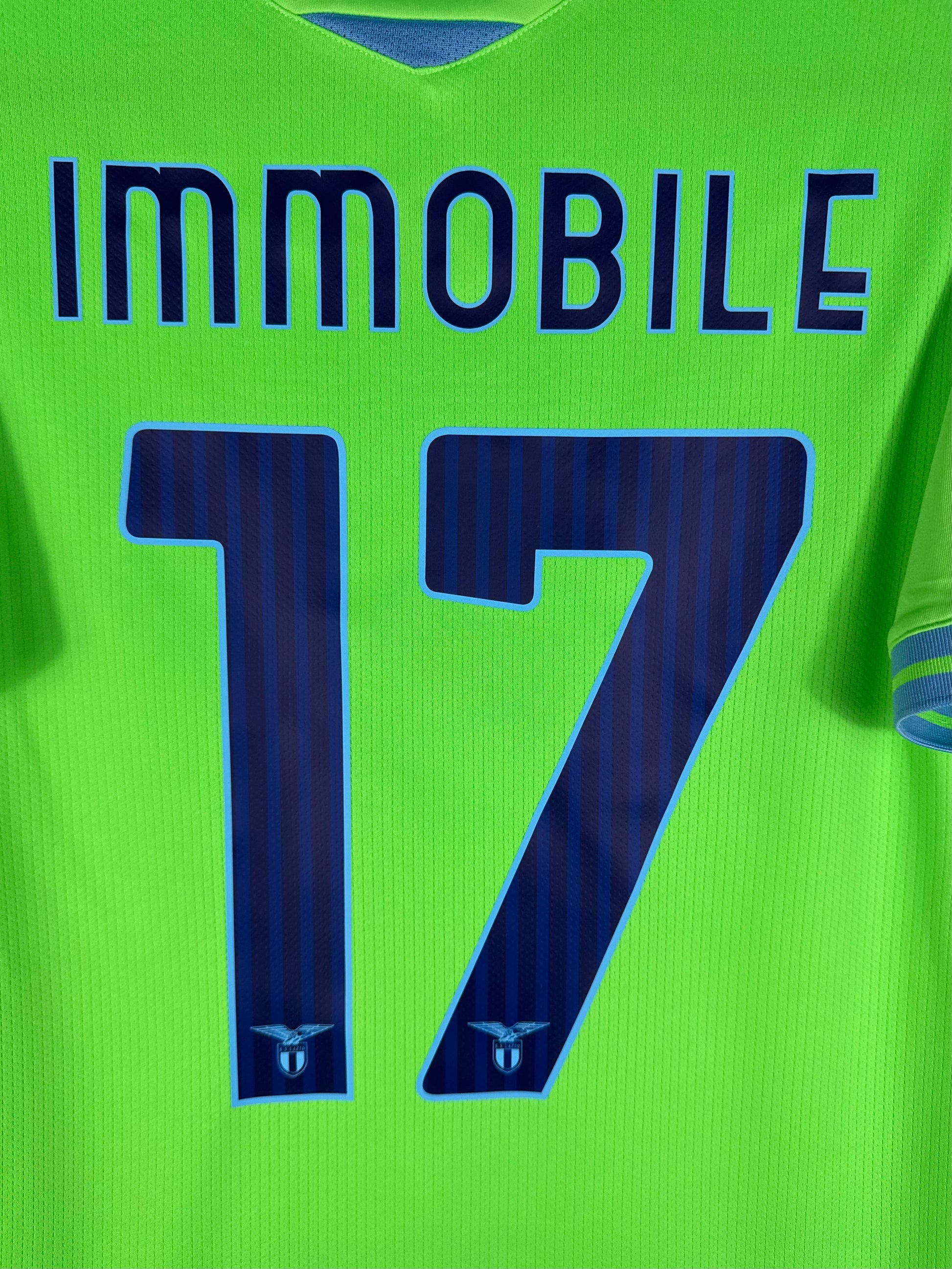 Détail de la typographie du flocage sur le numéro 17 de Ciro Immobile