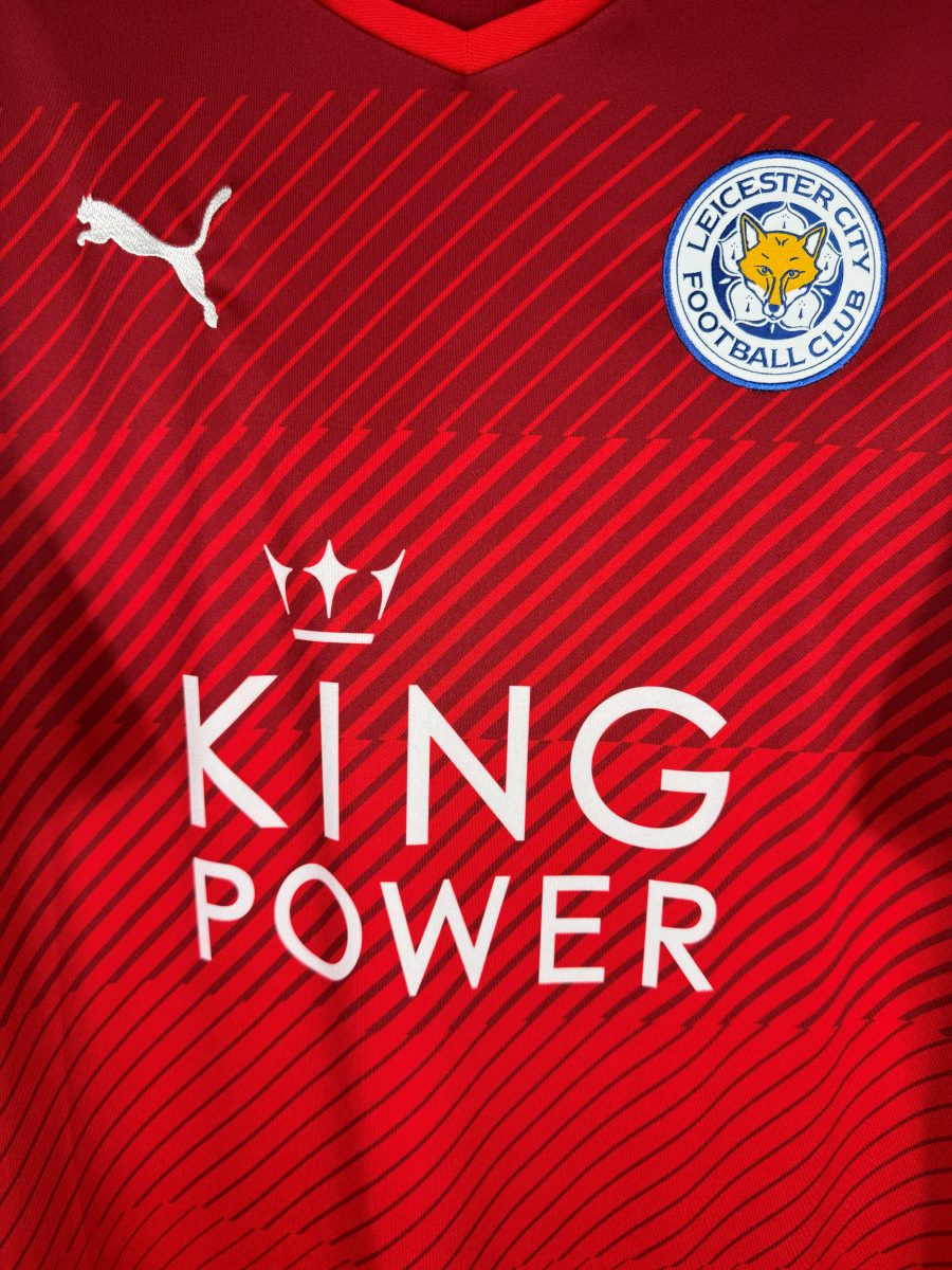 Écusson renard brodé Leicester City, logo Puma et sponsor King Power, maillot extérieur 2016-2017
