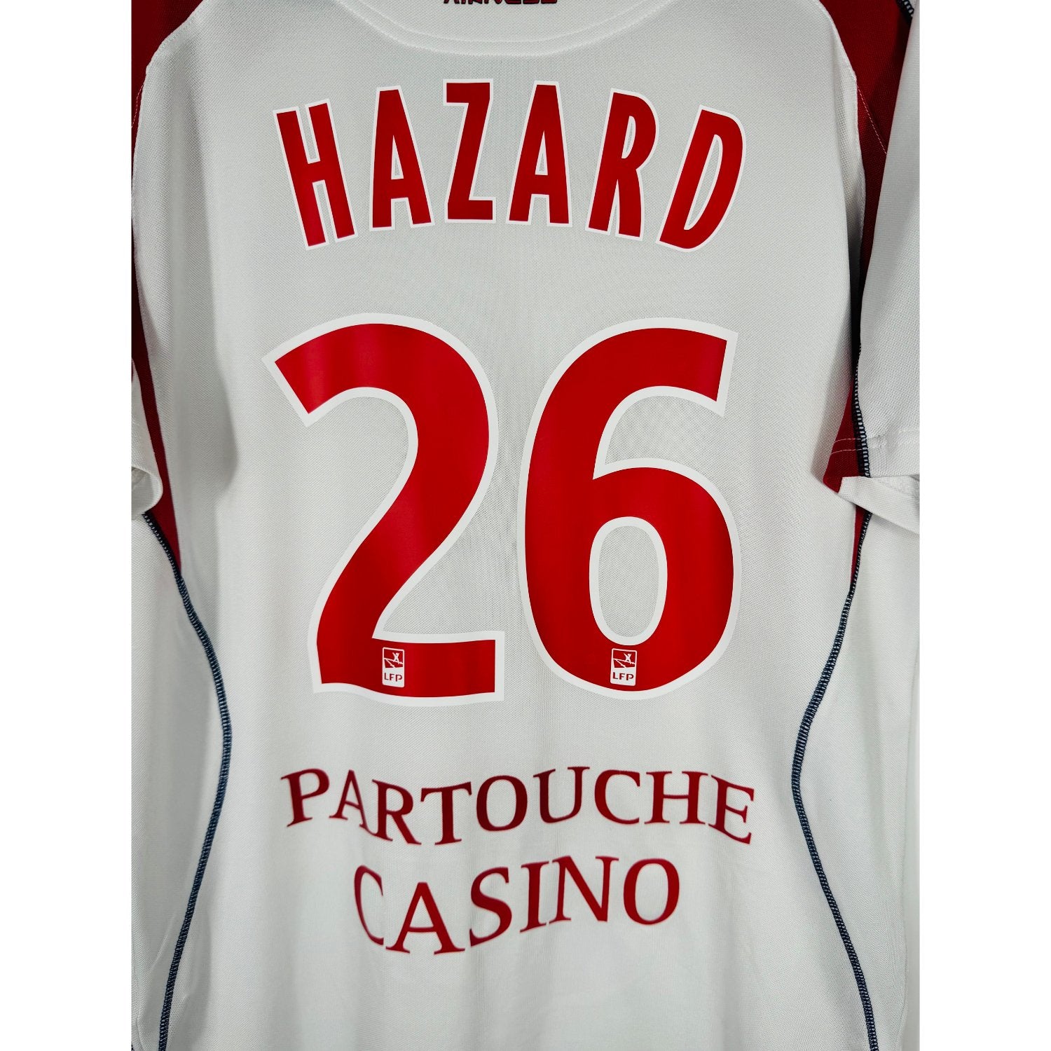 Détail de la typographie du flocage sur le numéro 26 d'Eden Hazard