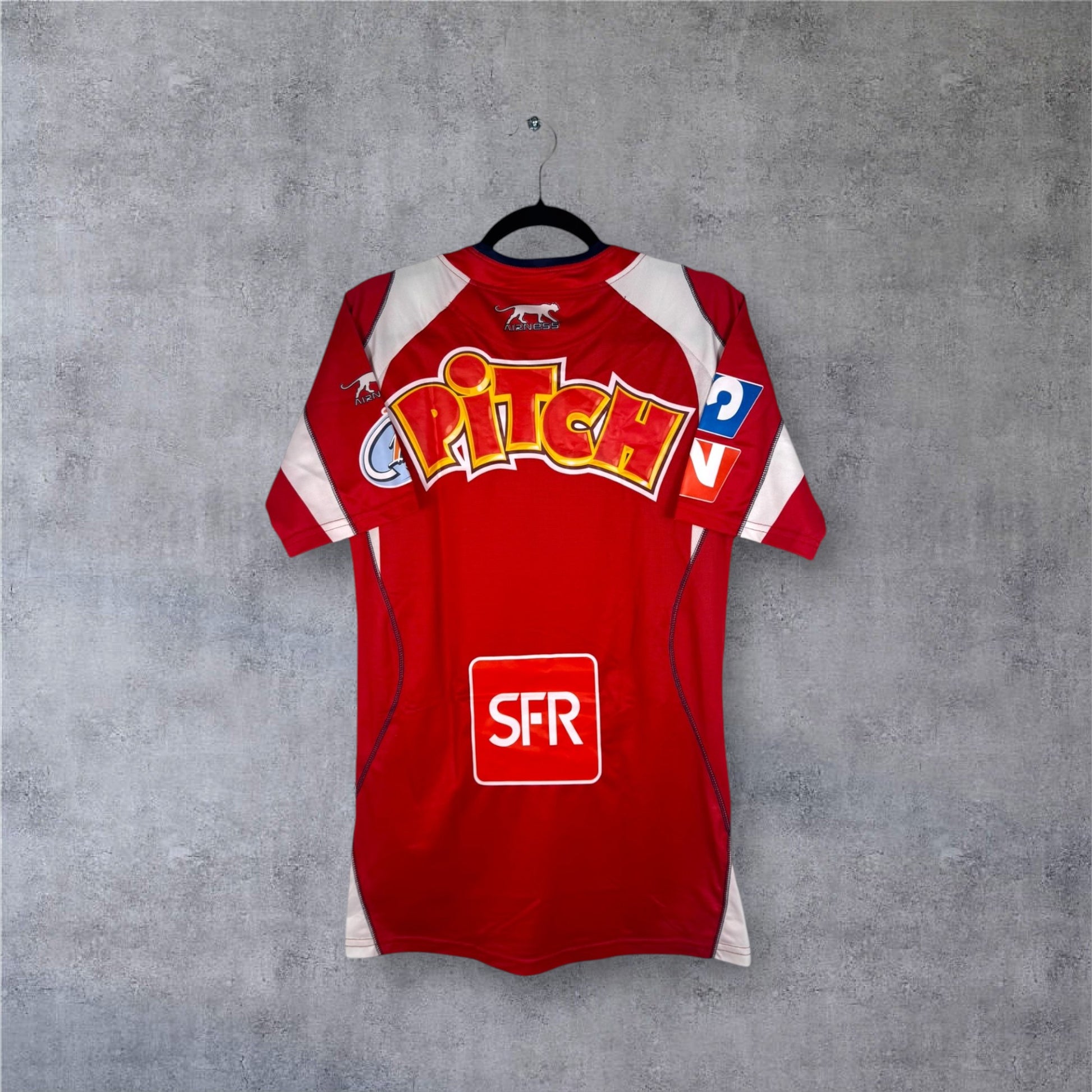 Dos du maillot LOSC avec les sponsors officiels Coupe de France Pitch et SFR.