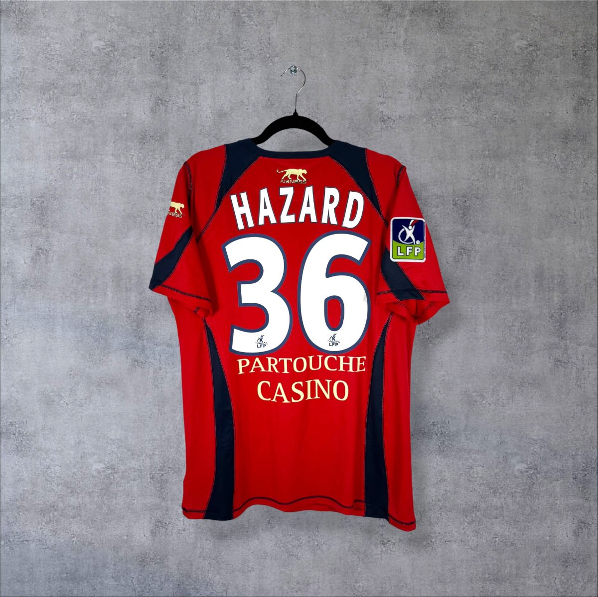 Maillot LOSC Lille 2006-2007 domicile rouge, dos floqué Hazard 36 et sponsor Partouche