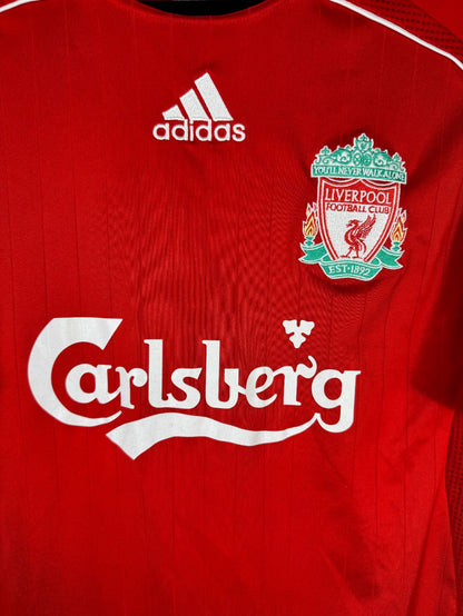 Détail de l'écusson de Liverpool et du logo Adidas