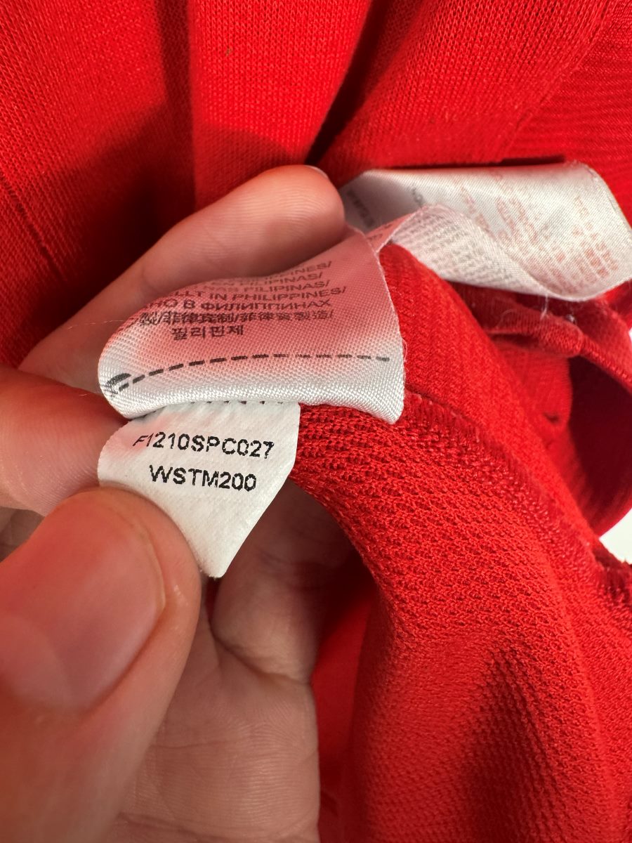 Étiquette intérieure Warrior d'origine code WSTM200 du maillot Liverpool 2012-2013 domicile
