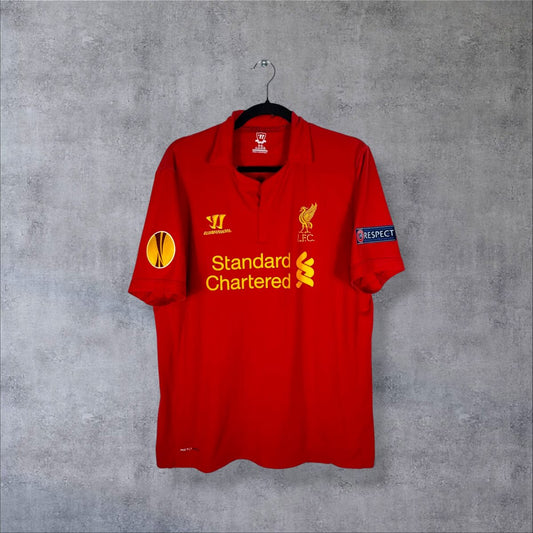 Face du maillot Liverpool 2012-2013 domicile Warrior à col boutonné avec sponsor Standard Chartered