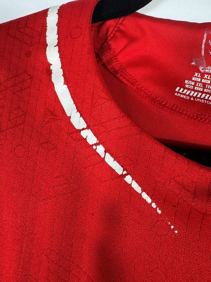 Macro lisere du col et etiquette de taille XL Warrior
