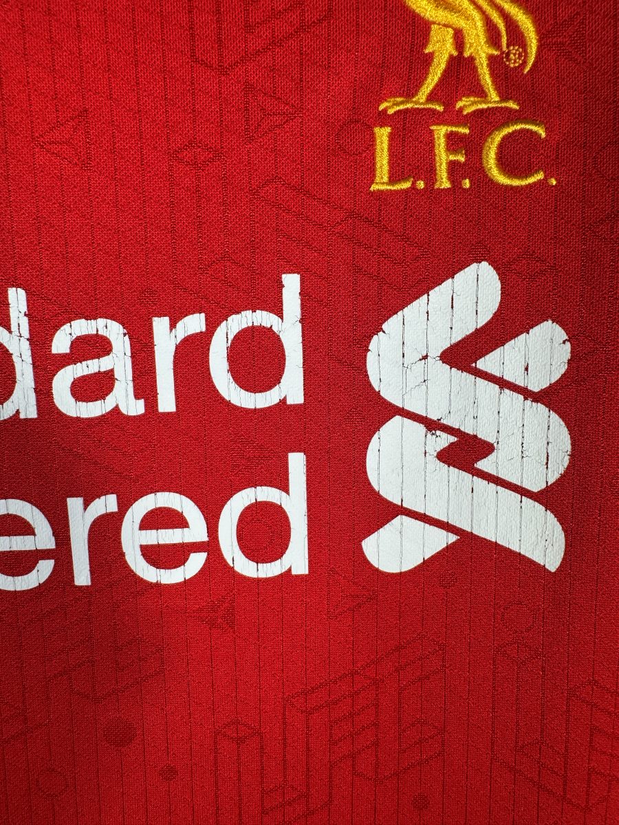 Macro sponsor Standard Chartered craquelures du flocage blanc