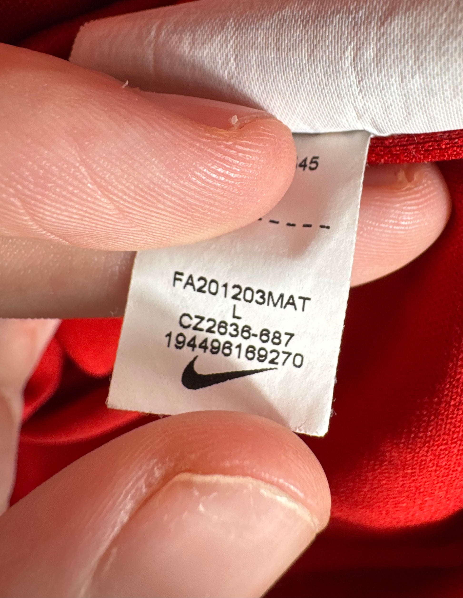 Étiquette d'authenticité avec code Nike CZ2636-687 prouvant l'originalité du maillot