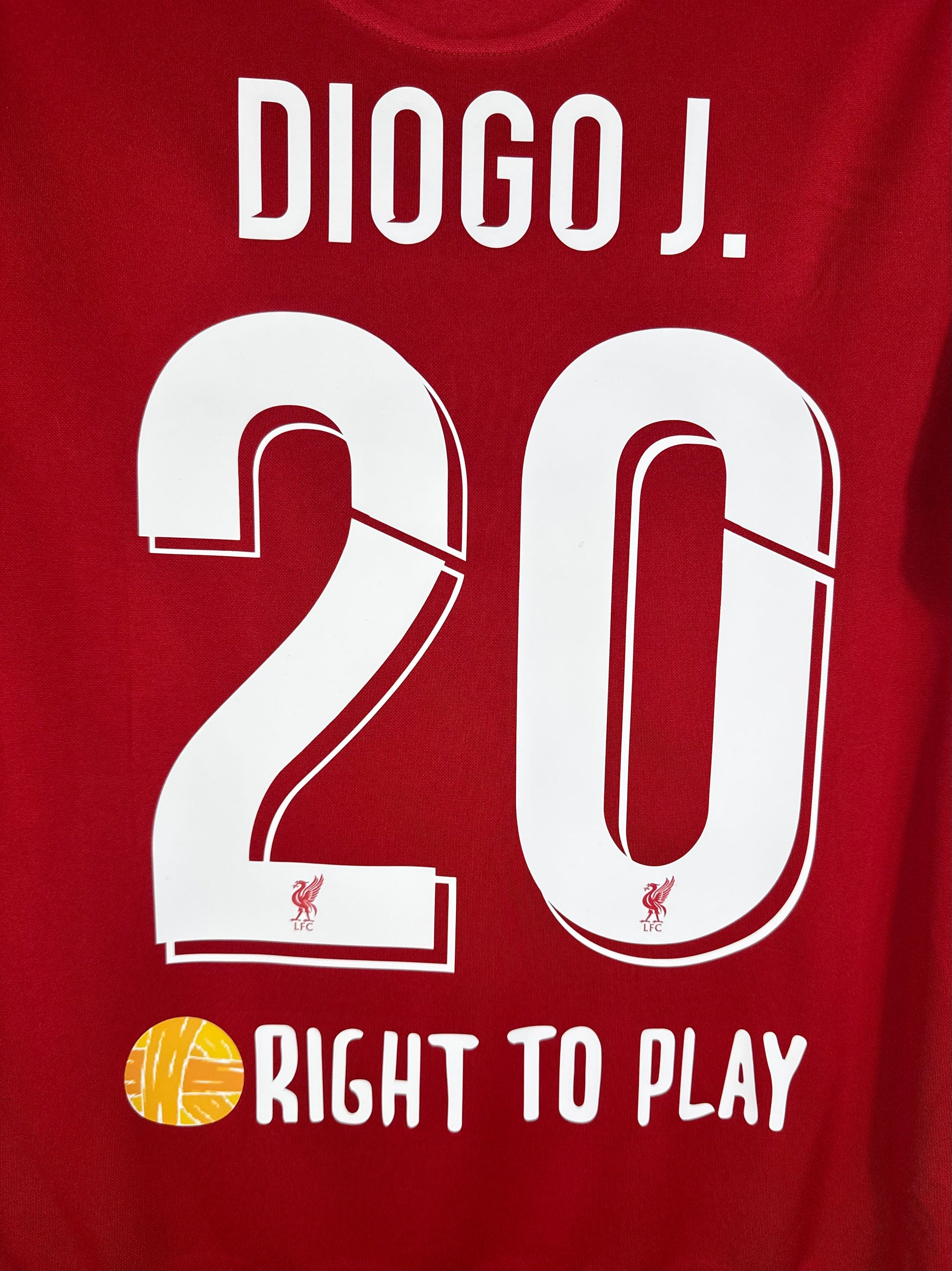 Détail de la typographie du flocage sur le numéro 20 de Diogo Jota