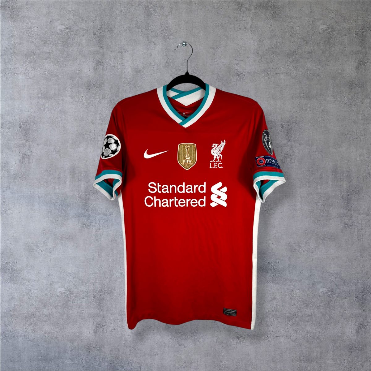 Face du maillot Liverpool 2020-2021 domicile Nike rouge sponsor Standard Chartered taille S