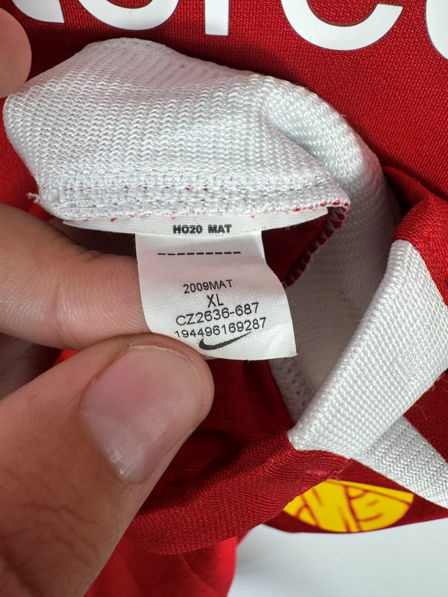 Étiquette Nike d'origine du maillot Liverpool 2020-2021 taille XL, code produit CZ2636-687