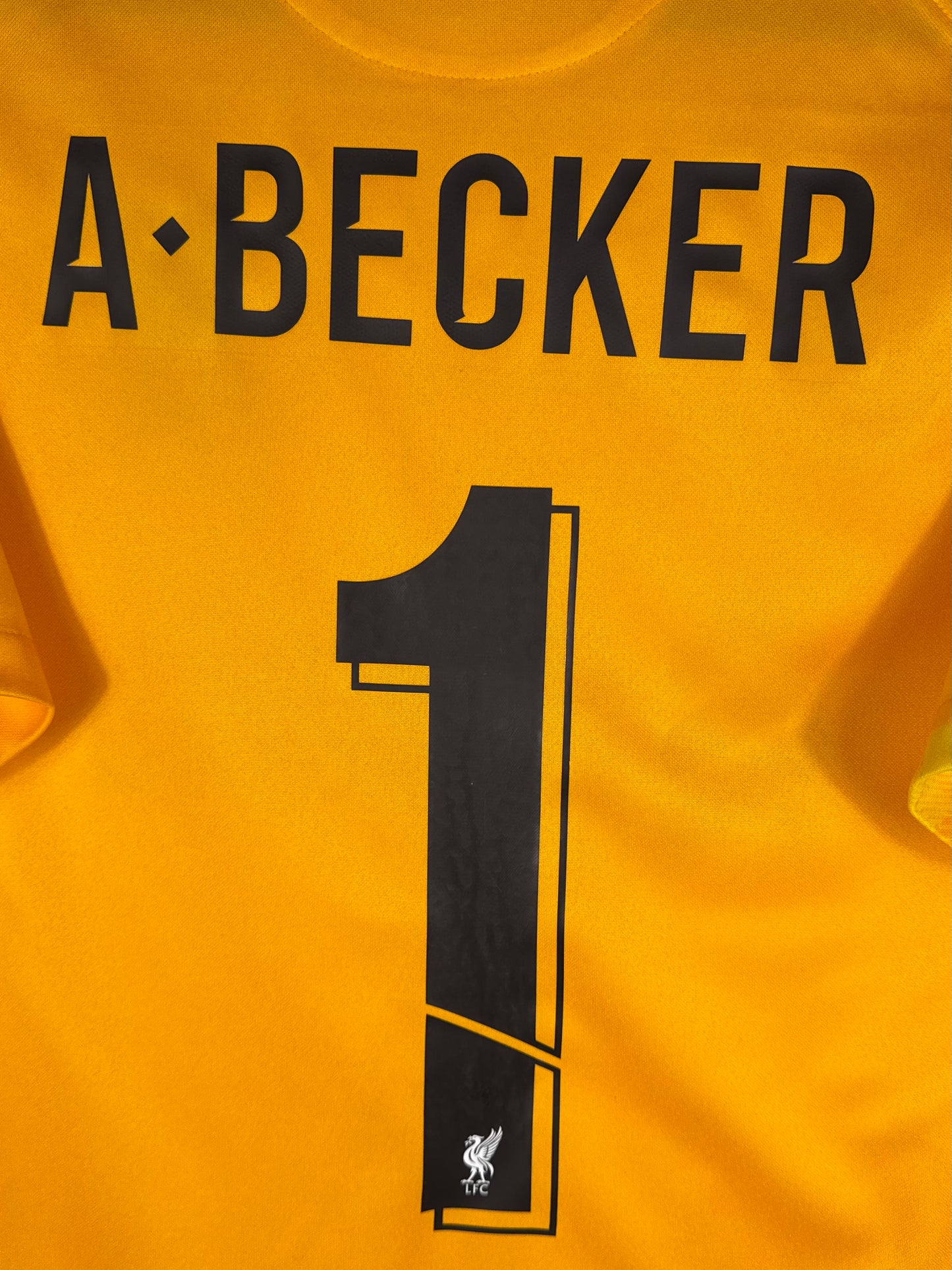 Détail de la typographie du flocage sur le numéro 1 d'Alisson Becker