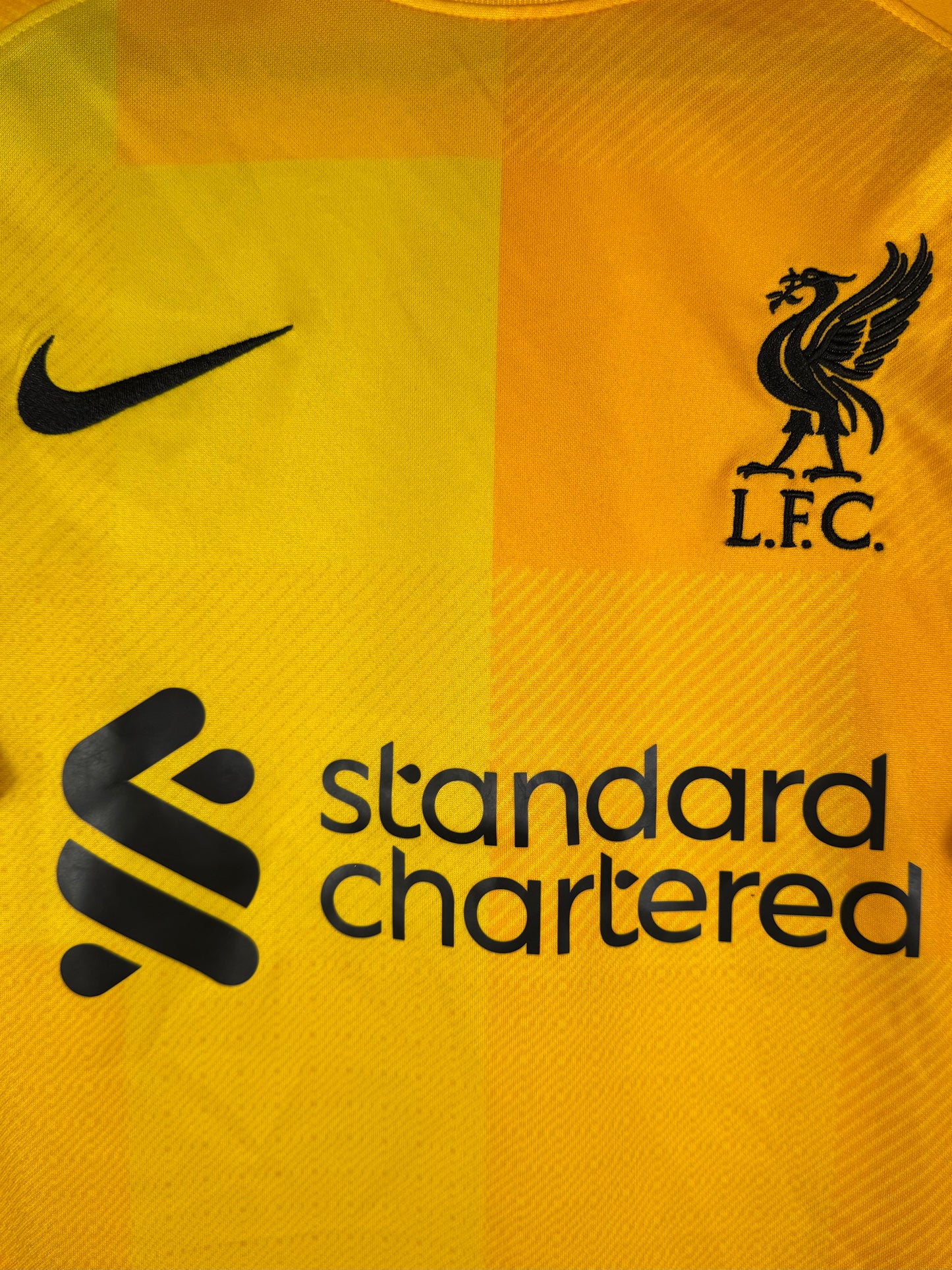 Détail de l'écusson de Liverpool et du logo Nike