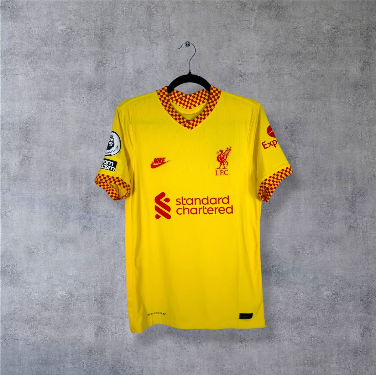 Maillot Liverpool third 2021-2022 Nike Pro face, col damier rouge et jaune, Standard Chartered