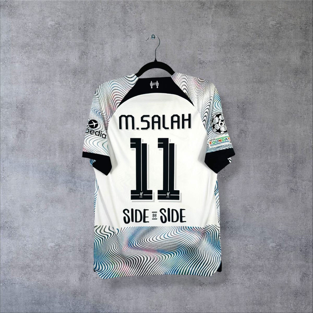 Dos du maillot Liverpool extérieur 2022-2023 Nike blanc, flocage M.Salah 11, sponsor de manche Expedia