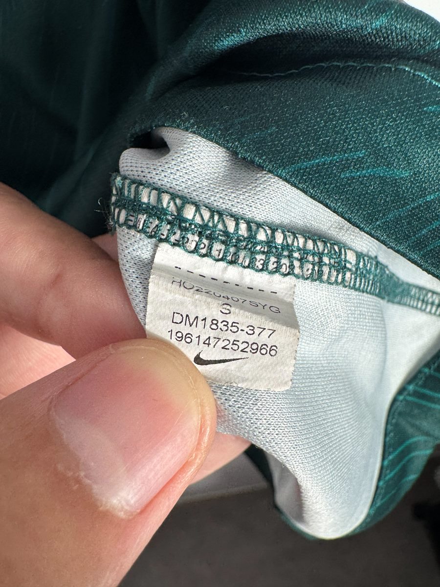 Étiquette intérieure Nike authentique Liverpool, référence DM1835, maillot 2022-2023
