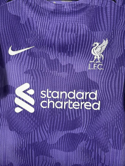 Détail de l'écusson de Liverpool et du logo Nike