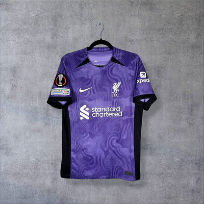 Face avant du maillot Liverpool 2023-2024 third violet Nike avec patch Europa League et UEFA Foundation
