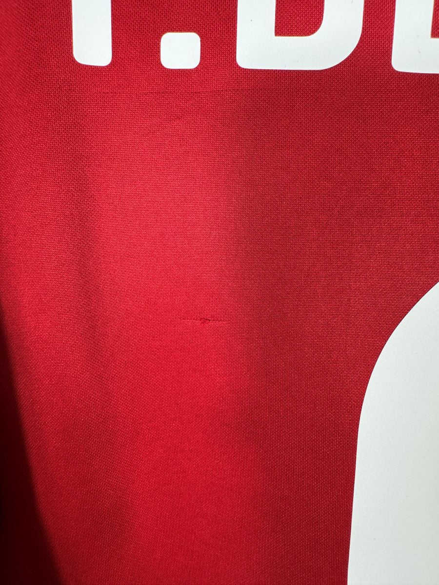 Petit fil tiré dans le dos, maillot LOSC Lille domicile 2012-2013