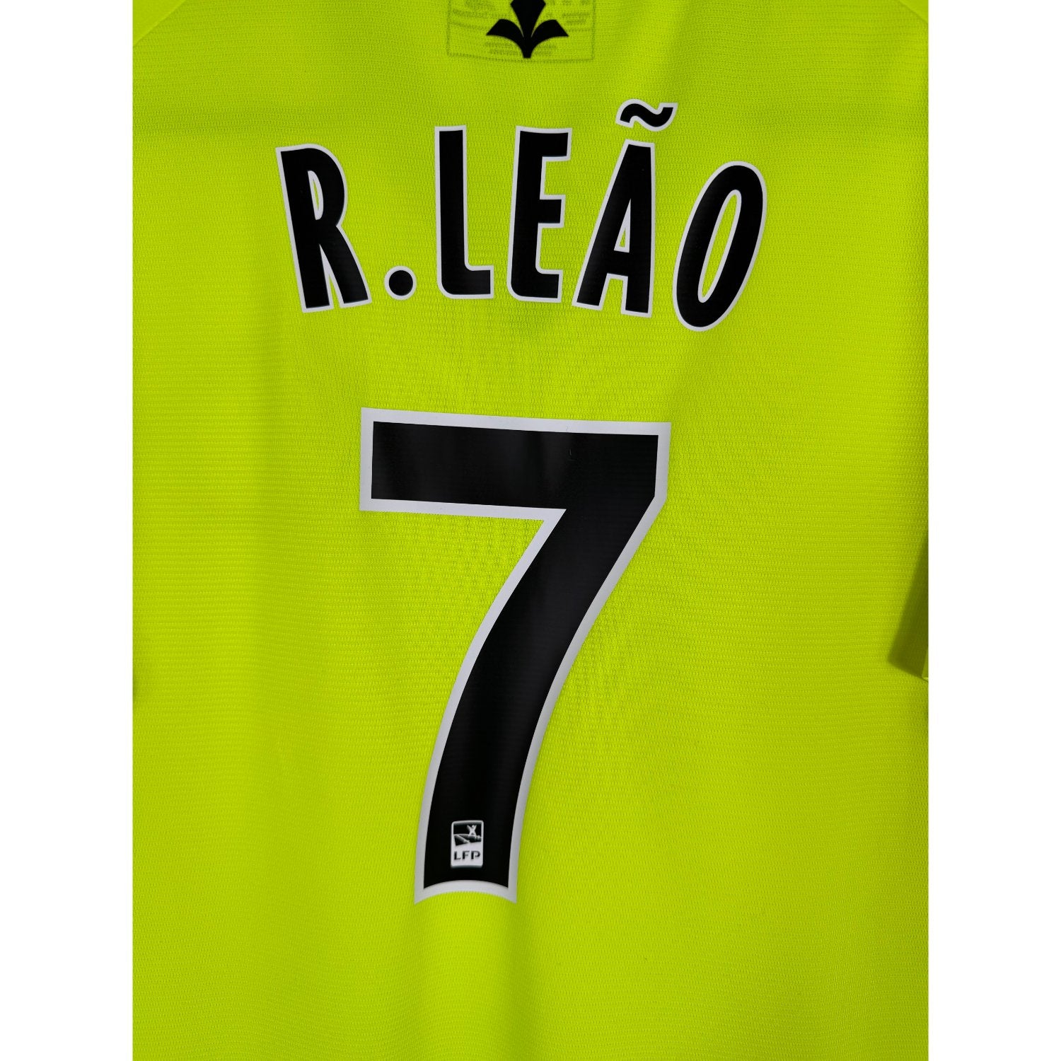 Détail de la typographie du flocage sur le numéro 7 de Rafael Leão