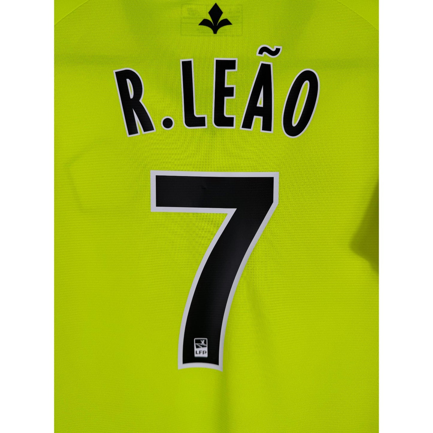 Détail de la typographie du flocage sur le numéro 7 de Rafael Leão