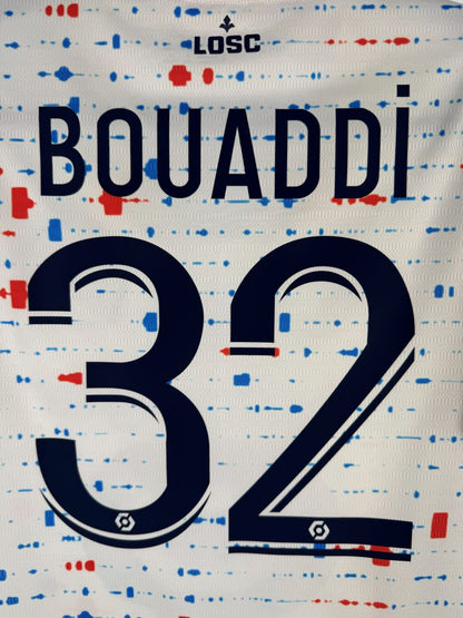 Gros plan du flocage BOUADDI N°32 avec hexagones Ligue 1 intégrés aux chiffres